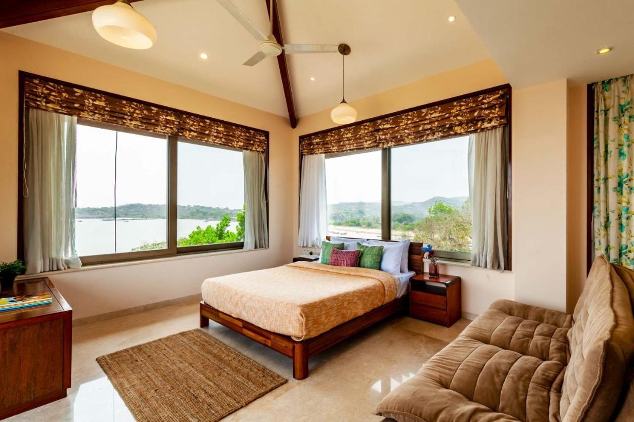 The Blue Horizon By Stayvista - Featuring A Beach-View Villa With A Swimming Pool, Indoor Games, And A Relaxing Balcony อลีบาก ภายนอก รูปภาพ